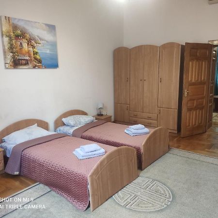 Apartments Domovik ,Kirilla I Mefodiya, 5 Munkács Kültér fotó