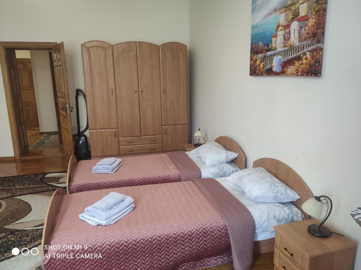 Apartments Domovik ,Kirilla I Mefodiya, 5 Munkács Kültér fotó