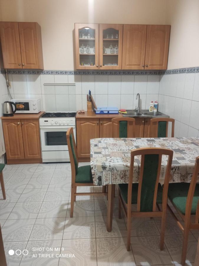 Apartments Domovik ,Kirilla I Mefodiya, 5 Munkács Kültér fotó