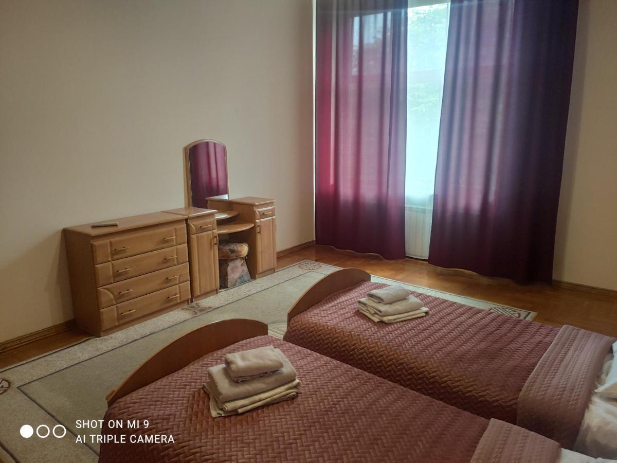 Apartments Domovik ,Kirilla I Mefodiya, 5 Munkács Kültér fotó