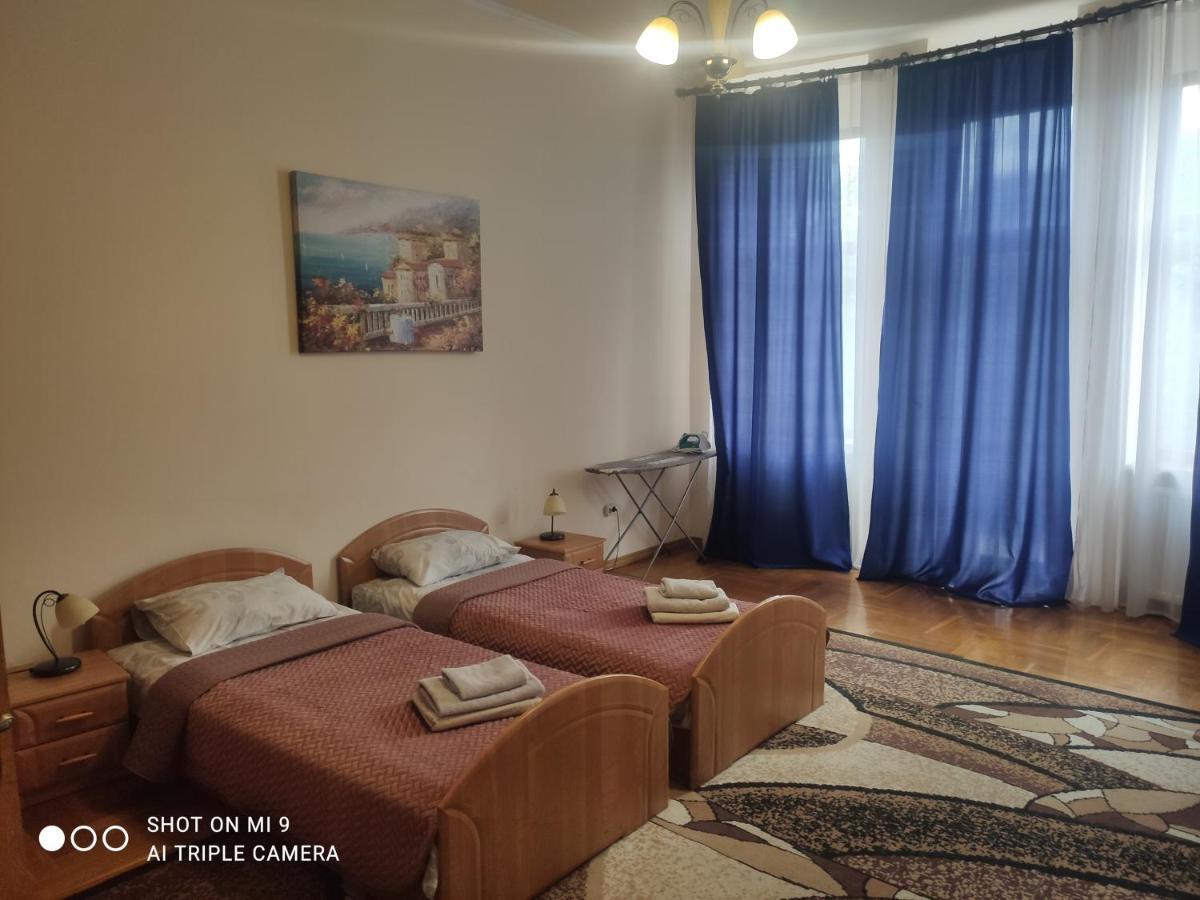 Apartments Domovik ,Kirilla I Mefodiya, 5 Munkács Kültér fotó