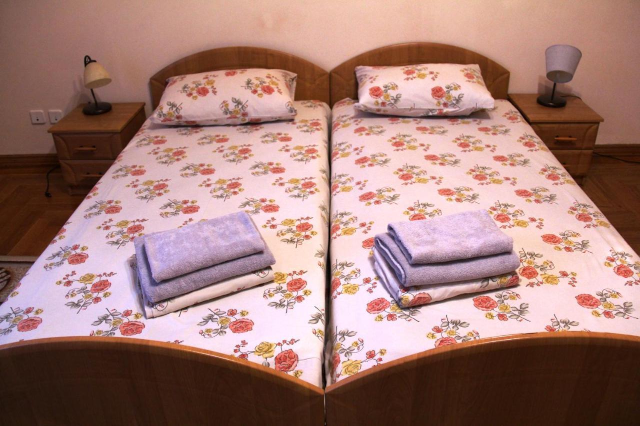 Apartments Domovik ,Kirilla I Mefodiya, 5 Munkács Kültér fotó