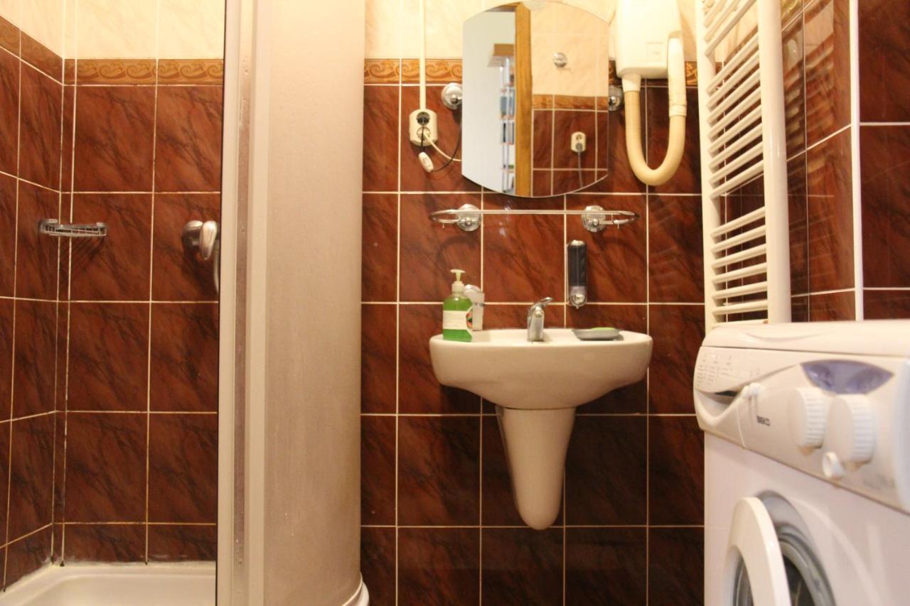 Apartments Domovik ,Kirilla I Mefodiya, 5 Munkács Kültér fotó
