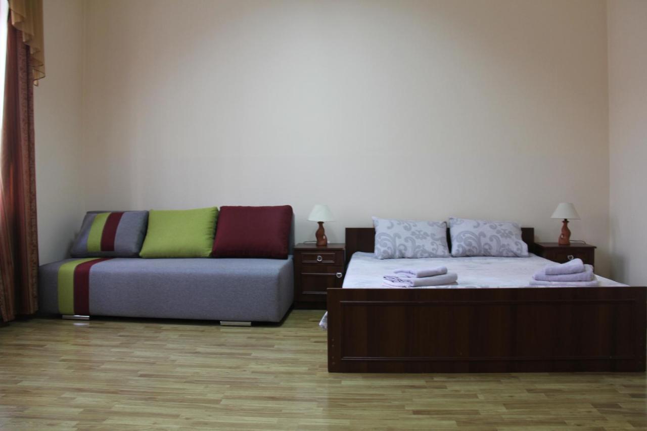 Apartments Domovik ,Kirilla I Mefodiya, 5 Munkács Kültér fotó
