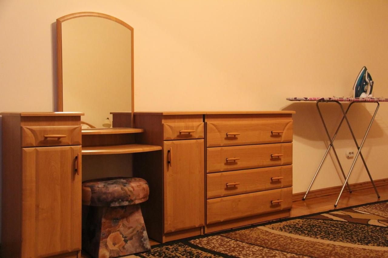 Apartments Domovik ,Kirilla I Mefodiya, 5 Munkács Kültér fotó
