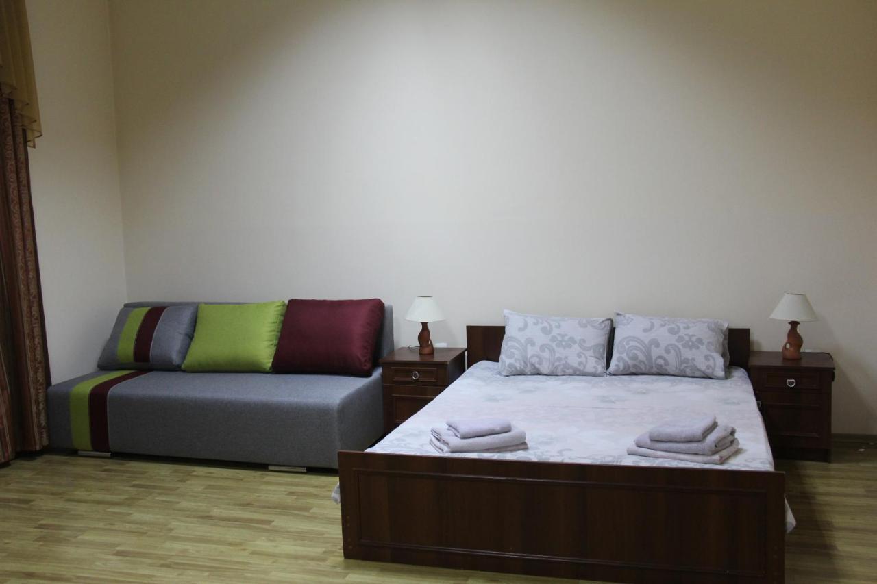 Apartments Domovik ,Kirilla I Mefodiya, 5 Munkács Kültér fotó