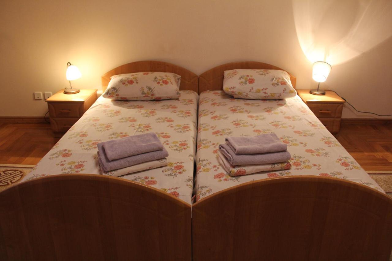 Apartments Domovik ,Kirilla I Mefodiya, 5 Munkács Kültér fotó