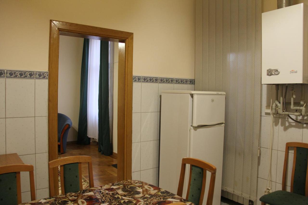 Apartments Domovik ,Kirilla I Mefodiya, 5 Munkács Kültér fotó