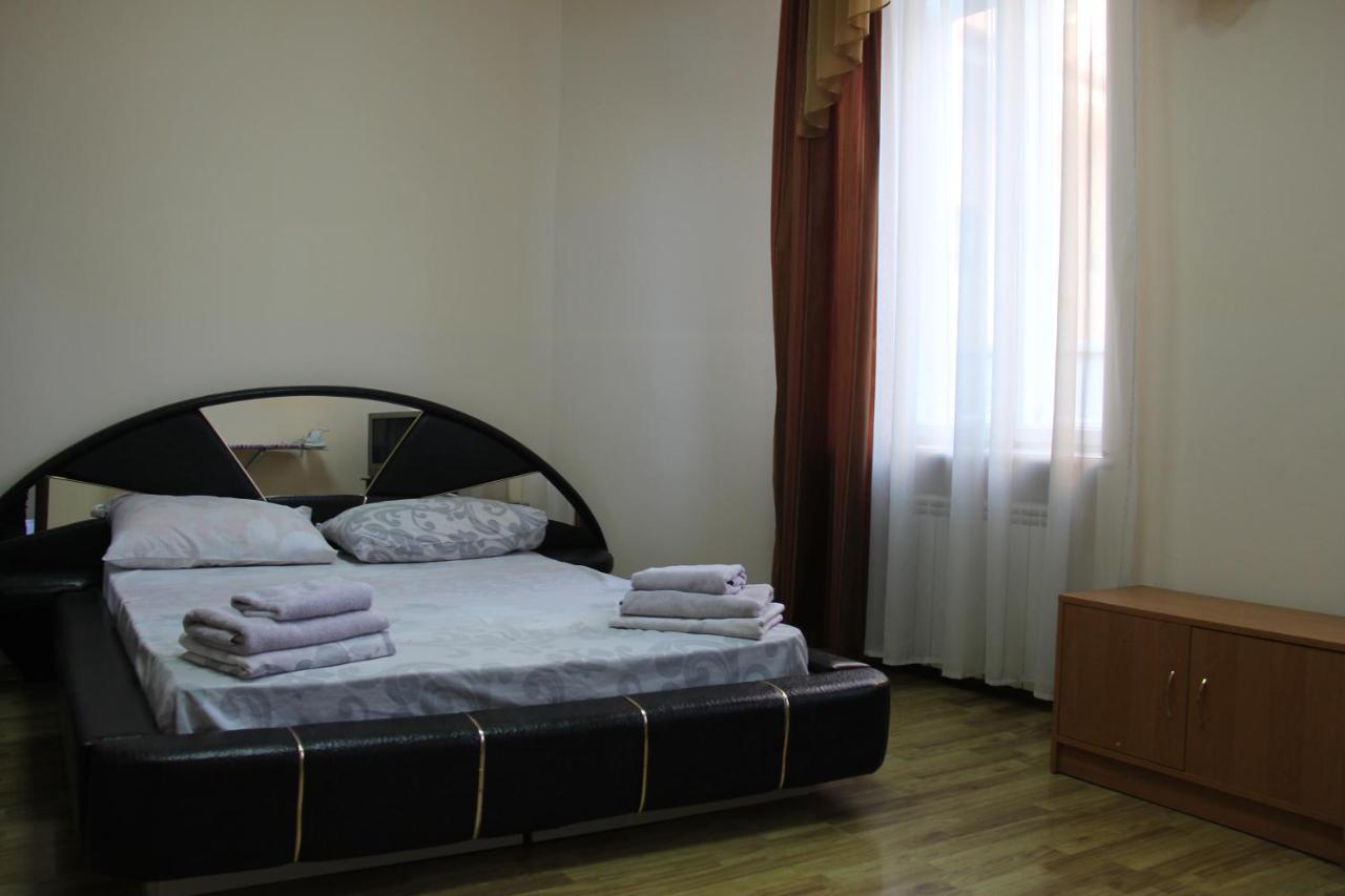 Apartments Domovik ,Kirilla I Mefodiya, 5 Munkács Kültér fotó
