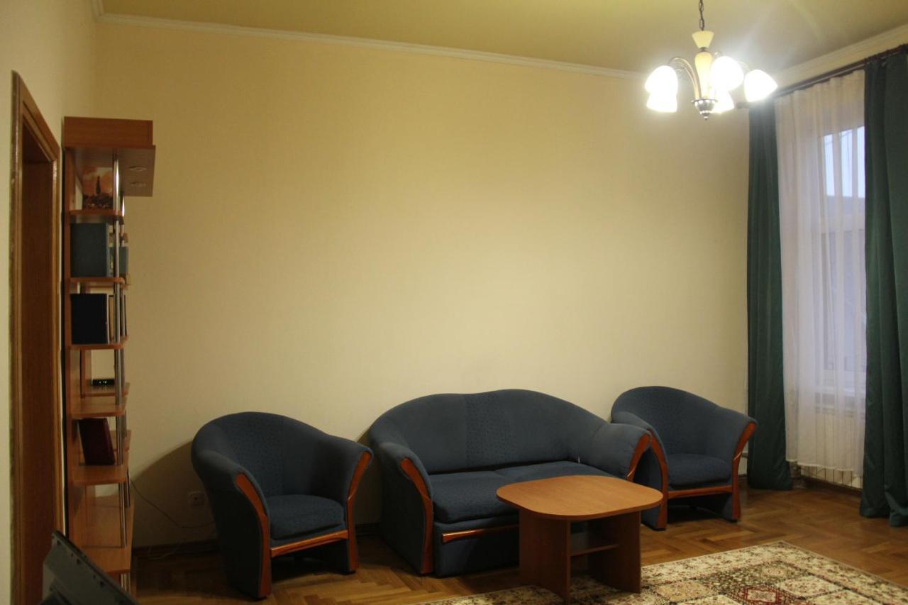 Apartments Domovik ,Kirilla I Mefodiya, 5 Munkács Kültér fotó